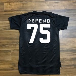 Defend Paris  T-shirt #75 Sz large men’s